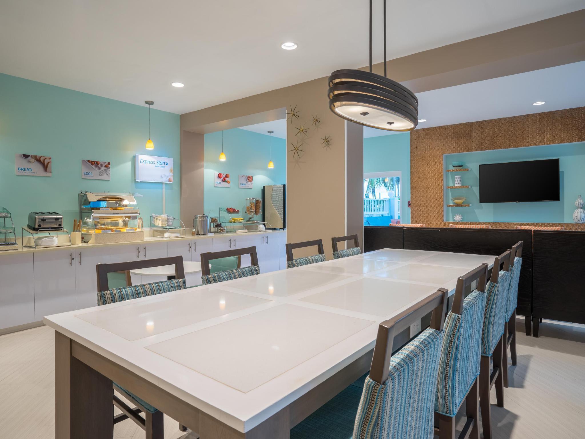Holiday Inn Express & Suites Nassau By Ihg Екстериор снимка